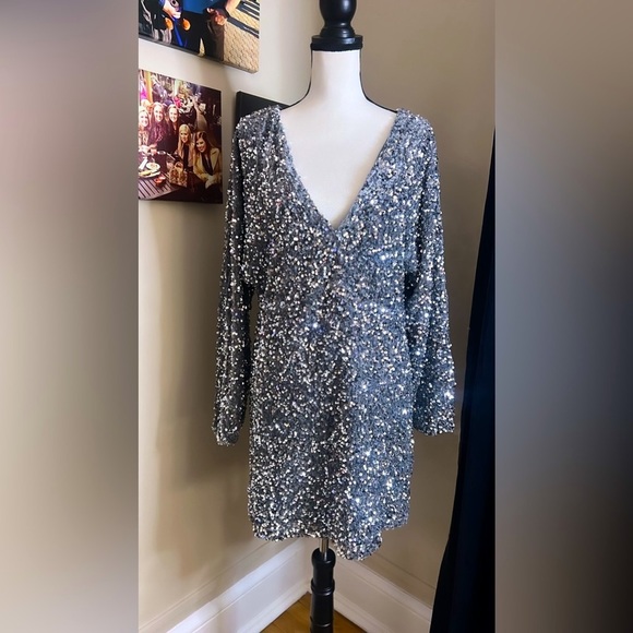 EXPRESS PLUNGING NECKLINE SEQUINED DRESS - Picture 4 of 6